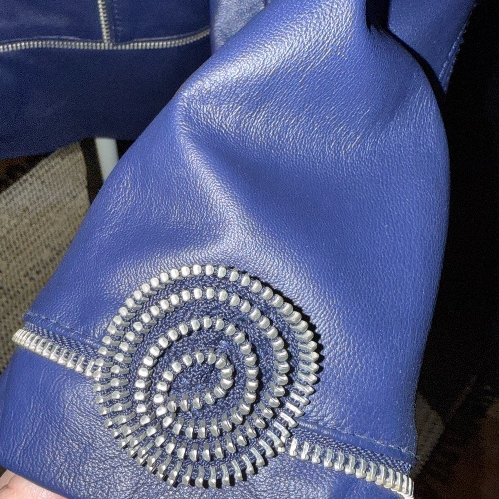 Elegant Women's Indigo Leather Jacket - Picture 6 of 12